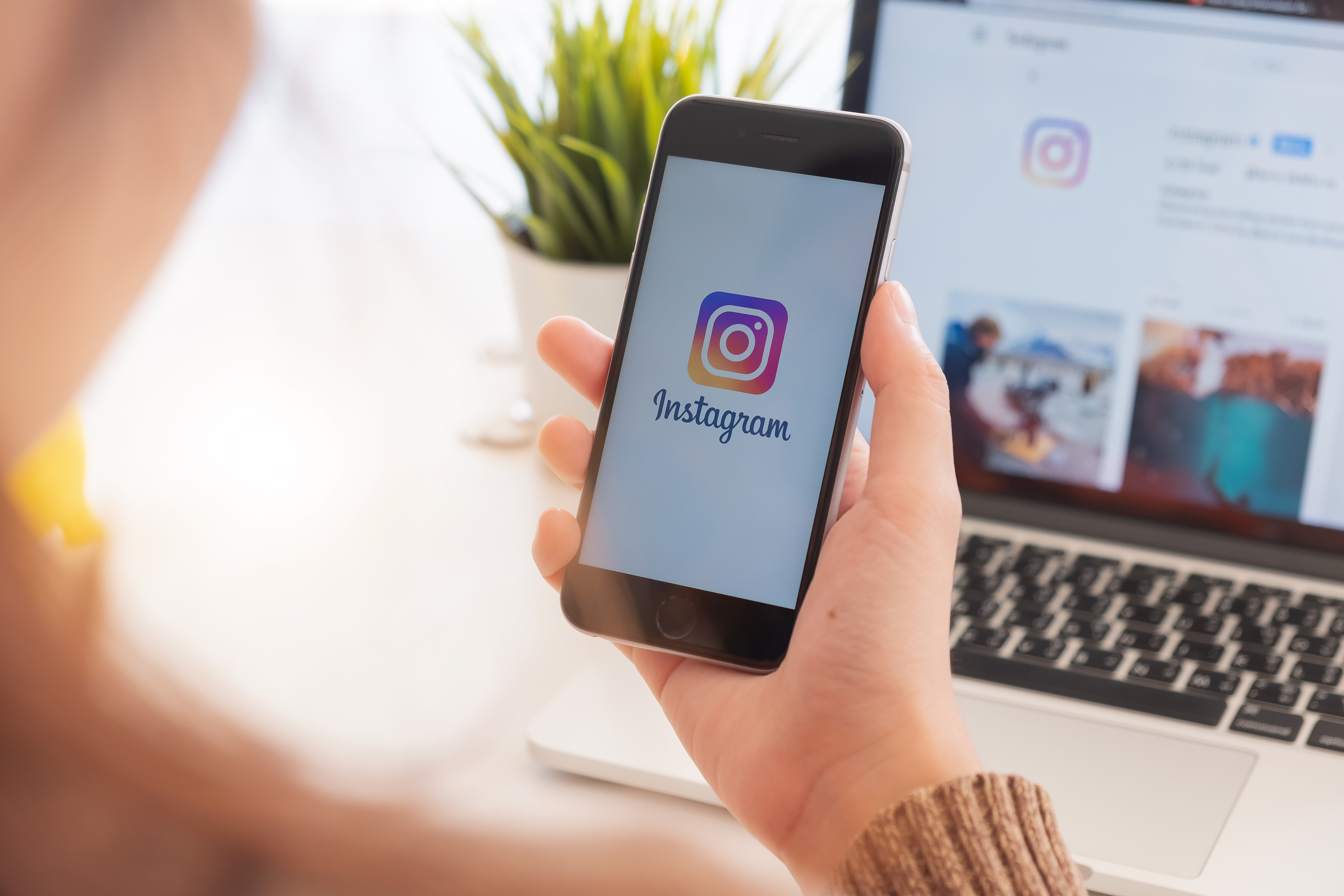 Profissional de sucesso utilizando o Instagram como ferramenta de trabalho